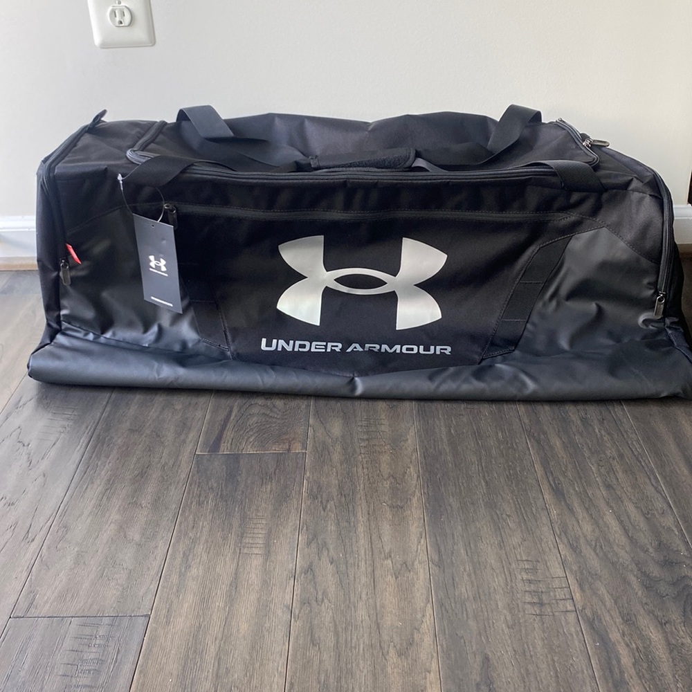 UNDER ARMOUR Extra Large Duffle One Size Black NWT